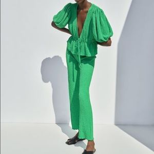 ZARA BNWT SOLD OUT Green Textured Top Size Small ✅⚡️